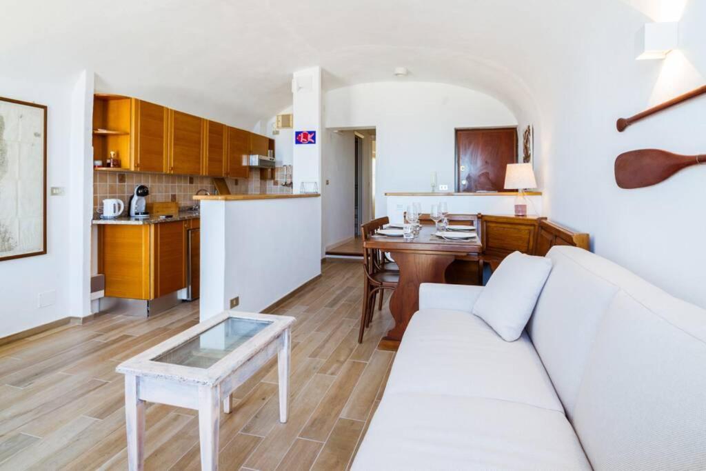 Ferienwohnung Casa Del Subacqueo. Amazing Terrace With Sea View. Wi-Fi Bordighera Exterior foto