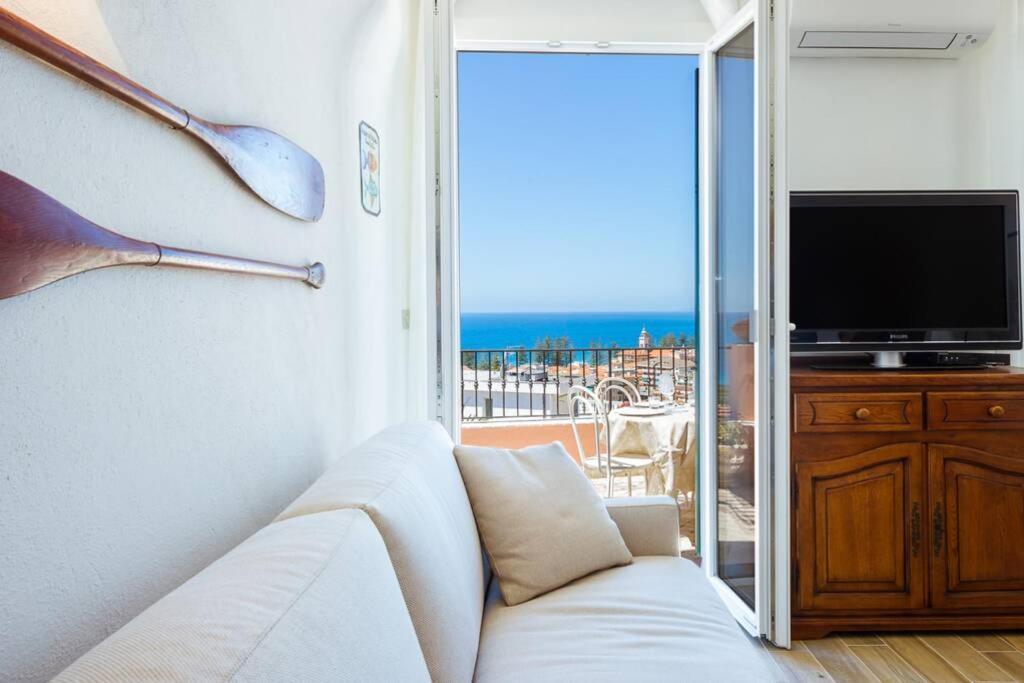 Ferienwohnung Casa Del Subacqueo. Amazing Terrace With Sea View. Wi-Fi Bordighera Exterior foto