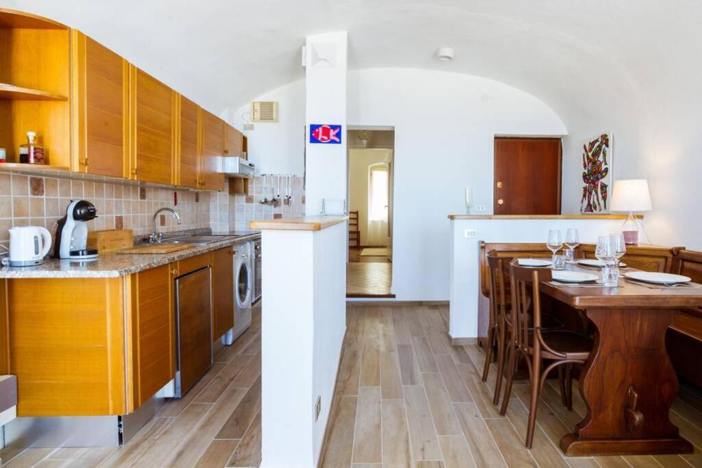 Ferienwohnung Casa Del Subacqueo. Amazing Terrace With Sea View. Wi-Fi Bordighera Exterior foto