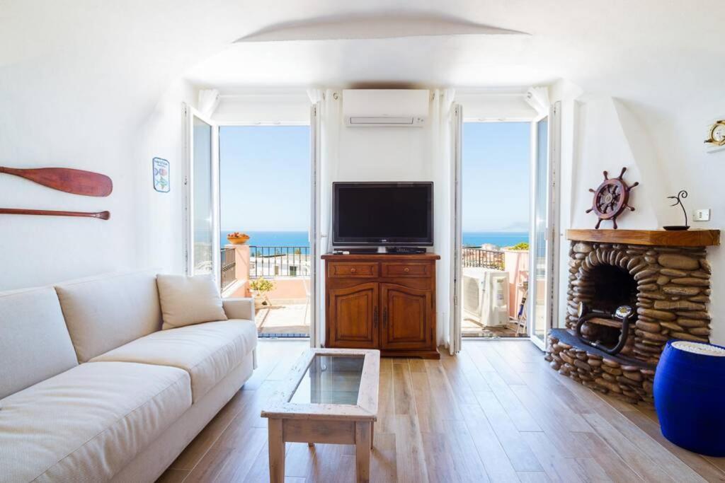 Ferienwohnung Casa Del Subacqueo. Amazing Terrace With Sea View. Wi-Fi Bordighera Exterior foto